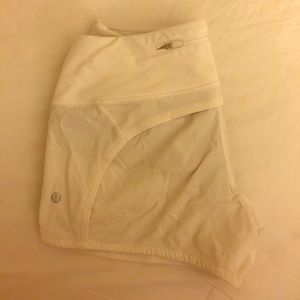 White Lululemon Speed up shorts Size 4